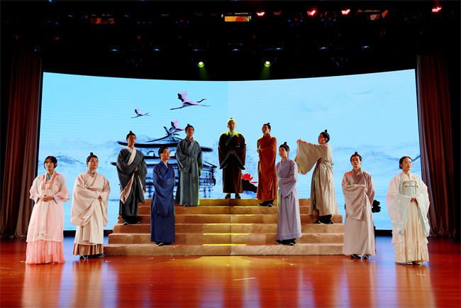 成都中医药大学自制舞台剧 精彩演绎《天回医简》的“前世今生”