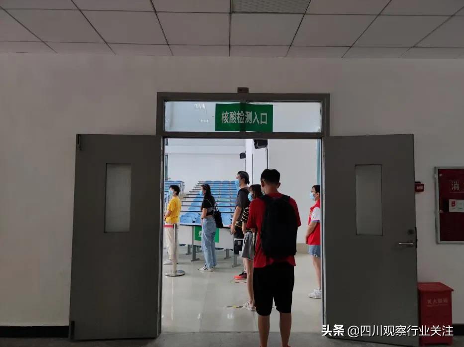 迎接开学 成都中医药大学对返校师生进行核酸检测